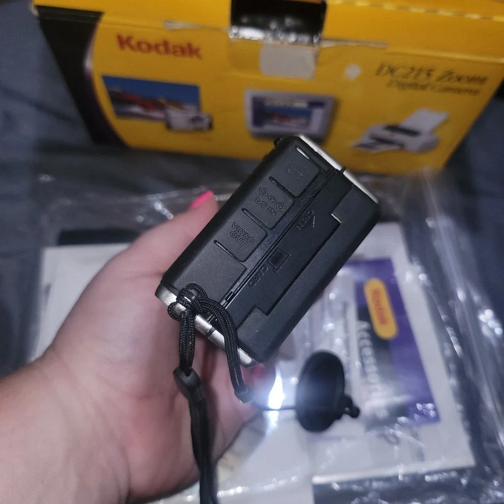 KODAK DC215 ZOOM VINTAGE DIGITAL CAMERA W/BOX CABLES MANUALS USED WORKS